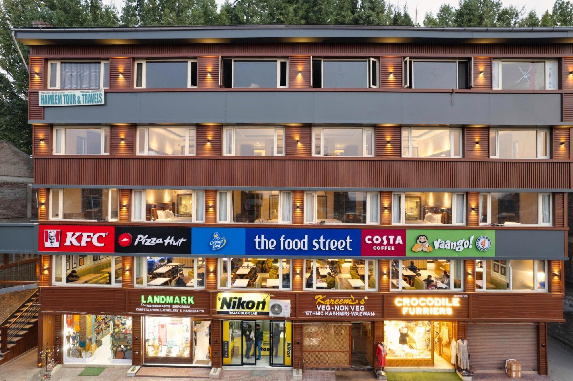 Hotel 11 Boulevard Srīnagar Exteriör bild